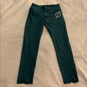Peloton brand scalloped leggings NWOT xs